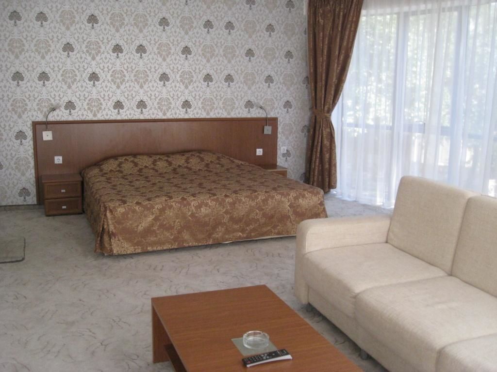 Отель Hotel Elegance Асеновград