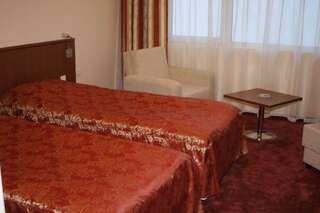 Отель Hotel Elegance Асеновград Двухместный номер с 2 отдельными кроватями-2