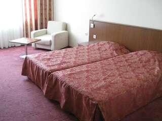 Отель Hotel Elegance Асеновград Двухместный номер с 2 отдельными кроватями-6