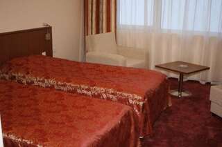 Отель Hotel Elegance Асеновград Двухместный номер с 2 отдельными кроватями-7